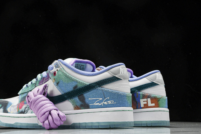 futura laboratories x dunk low sb