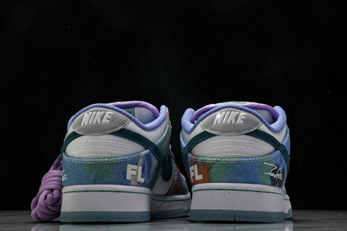 futura laboratories x dunk low sb