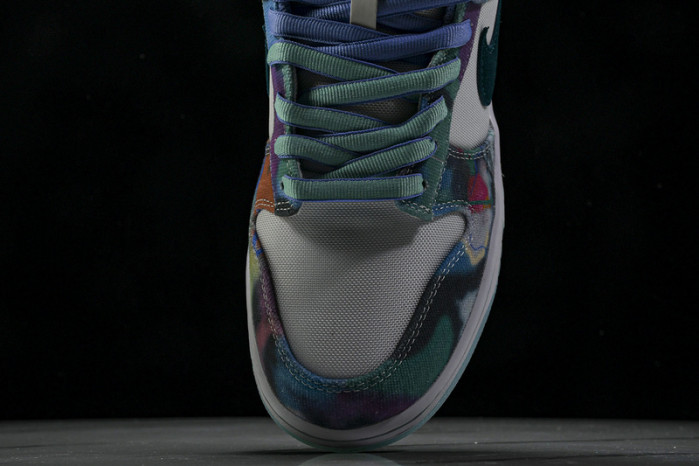 futura laboratories x dunk low sb