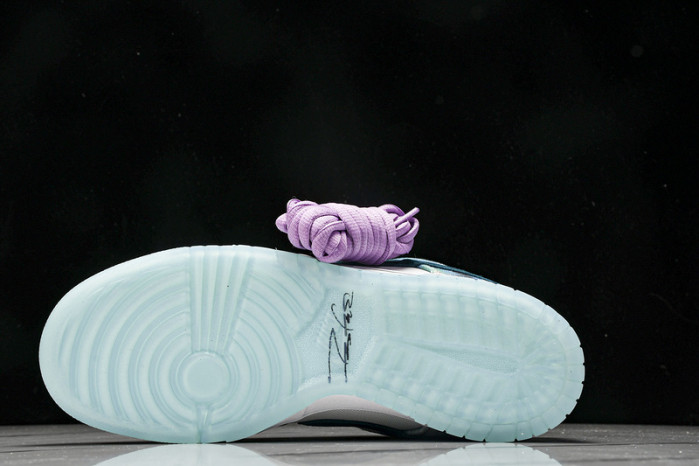 futura laboratories x dunk low sb