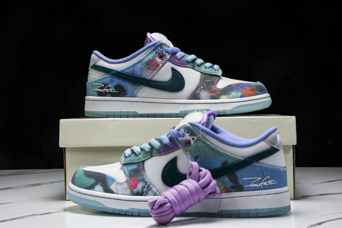 futura laboratories x dunk low sb