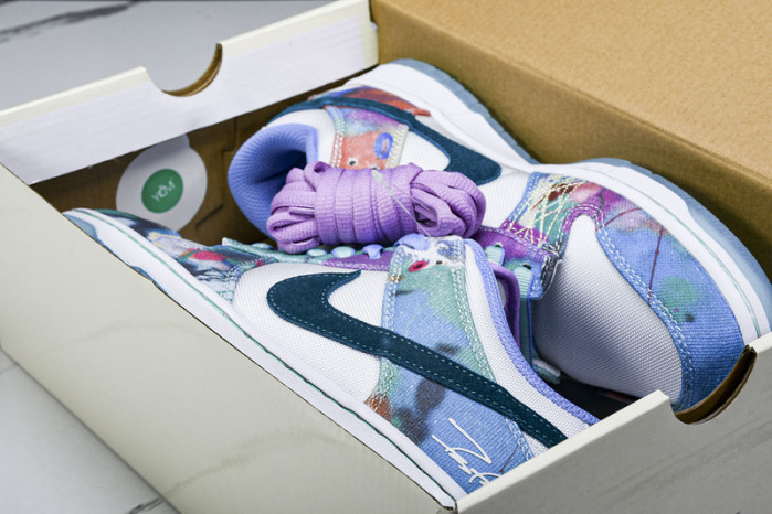 futura laboratories x dunk low sb