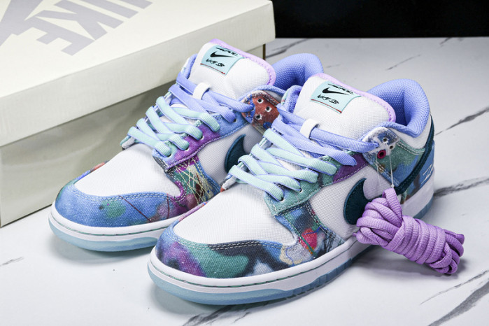 futura laboratories x dunk low sb