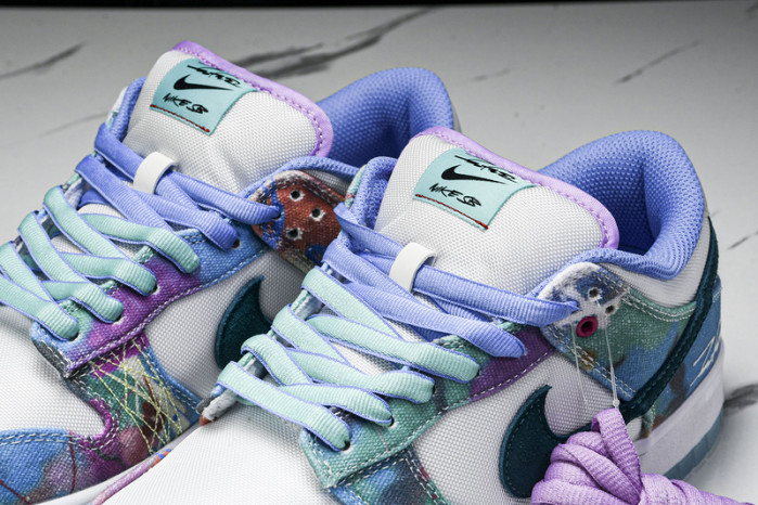 futura laboratories x dunk low sb