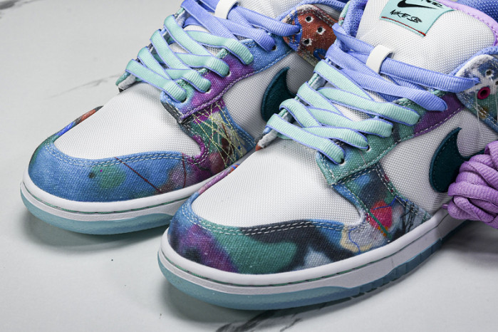 futura laboratories x dunk low sb